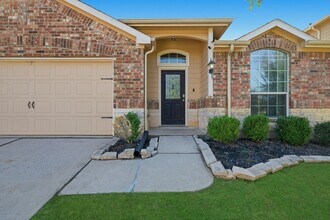 1715 Round Oak Ln in Conroe, TX - Foto de edificio - Building Photo
