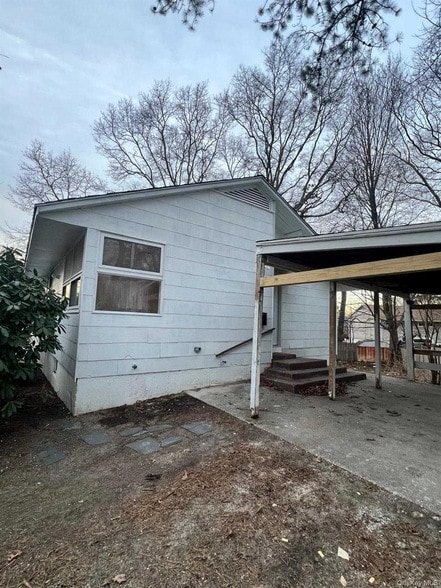 property at 5 Birch Ct