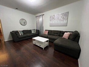 329 21st Ave in Paterson, NJ - Building Photo - Interior Photo