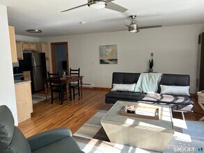 28 Sugar St in Newtown, CT - Building Photo - Building Photo