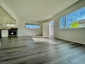 7712 Cypress Dr, Unit D in Huntington Beach, CA - Building Photo - Building Photo