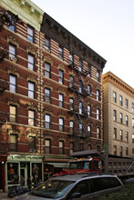 135 Sullivan St in New York, NY - Building Photo - Building Photo