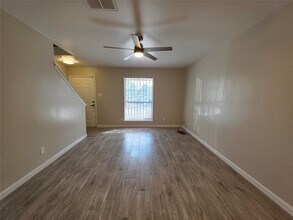 7050 Inwood Park Dr in Houston, TX - Building Photo - Building Photo