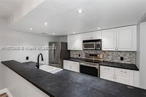 12264 NW 11th St in Pembroke Pines, FL - Foto de edificio - Building Photo
