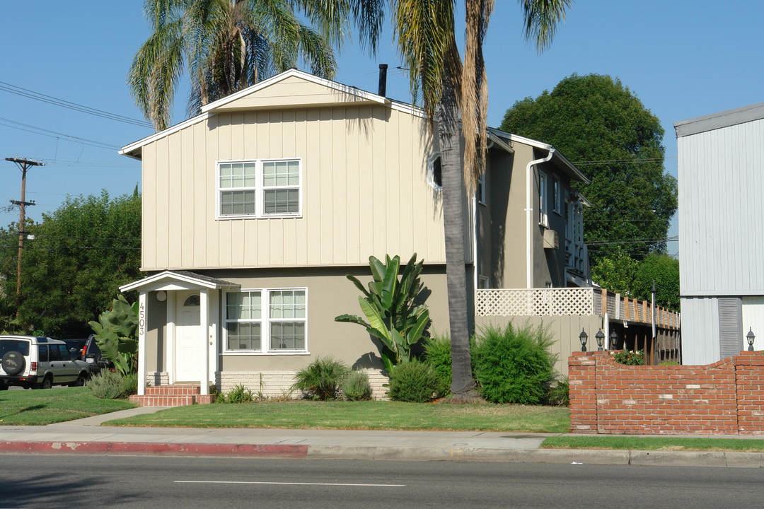 4503 Hazeltine Ave in Sherman Oaks, CA - Building Photo