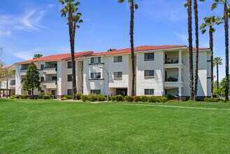 Westmont Village Homes - 55+ Senior Community in Riverside, CA - Foto de edificio - Building Photo