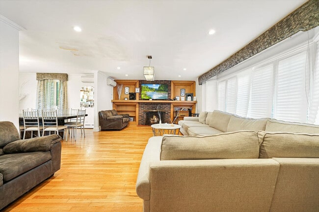 37 Roosevelt Ave in Woodridge, NY - Building Photo - Building Photo