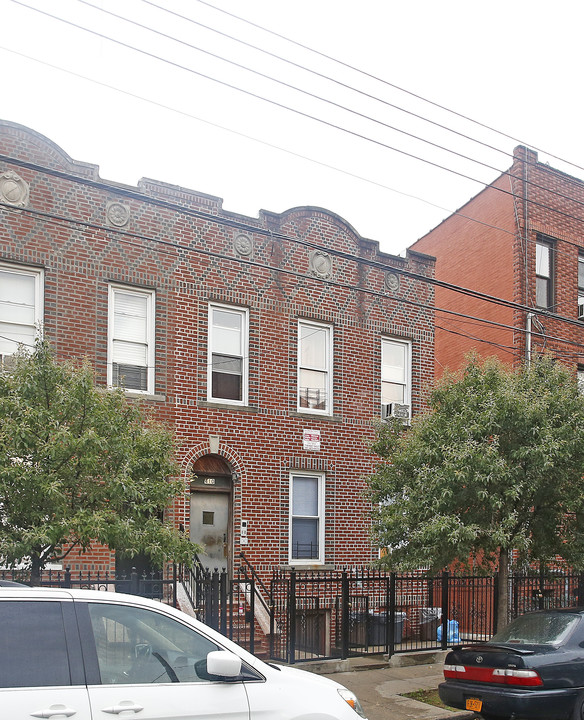 410 Montauk Ave in Brooklyn, NY - Building Photo