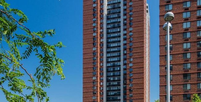 Parkside West in Jersey City, NJ - Foto de edificio - Building Photo