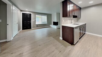 1105 S Woodlawn St in Tacoma, WA - Building Photo