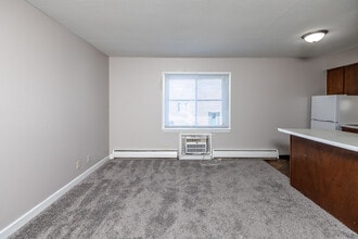 2003-2005 W 1st St in Ankeny, IA - Building Photo - Interior Photo