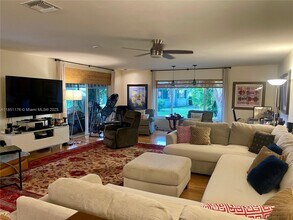1013 E Cypress Dr in Pompano Beach, FL - Building Photo - Building Photo