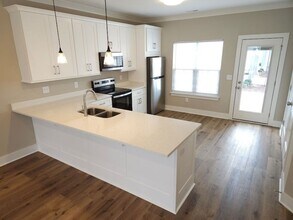 719 Crestland Ave, Unit A1 in Murfreesboro, TN - Foto de edificio - Building Photo