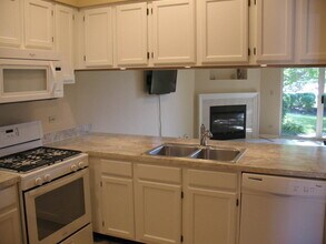 517 Woodhaven Dr in Mundelein, IL - Building Photo - Building Photo