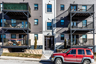 Plaza Fountain Apartments in Kansas City, MO - Building Photo - Building Photo