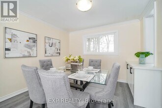 22 Jones Ct in Aurora, ON - Building Photo - Building Photo