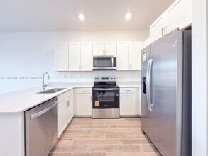 184 NE 13th St in Homestead, FL - Building Photo - Building Photo