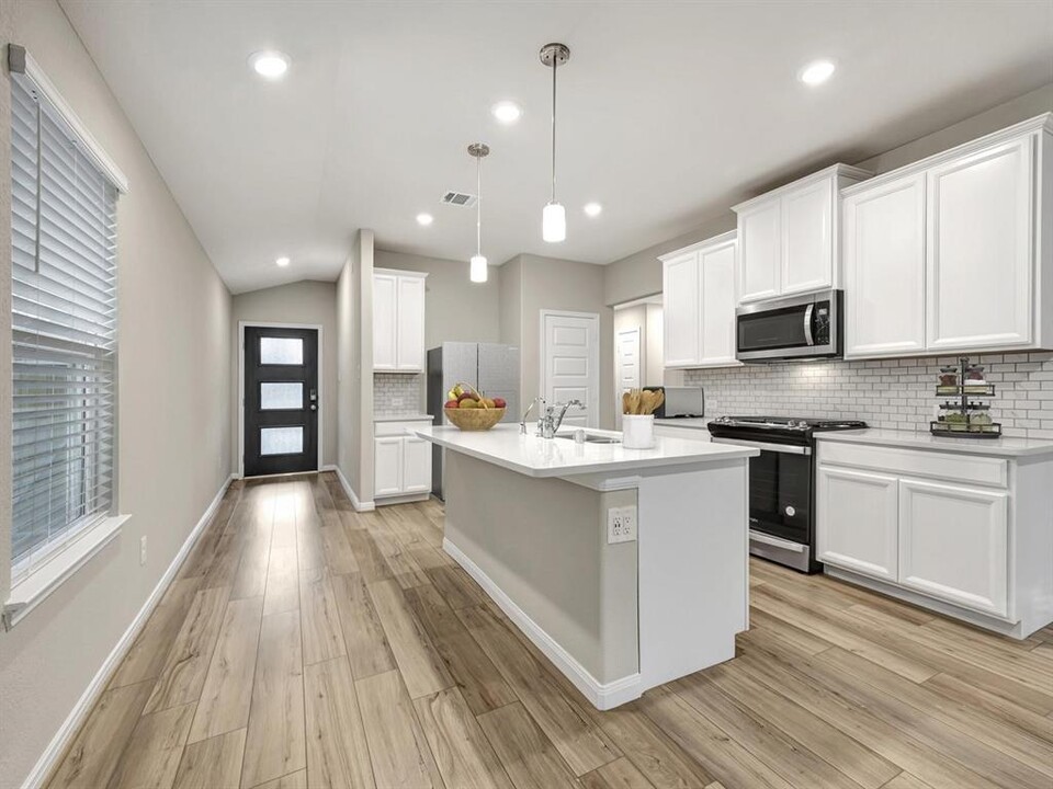 18615 Century Pne Ln in Conroe, TX - Foto de edificio