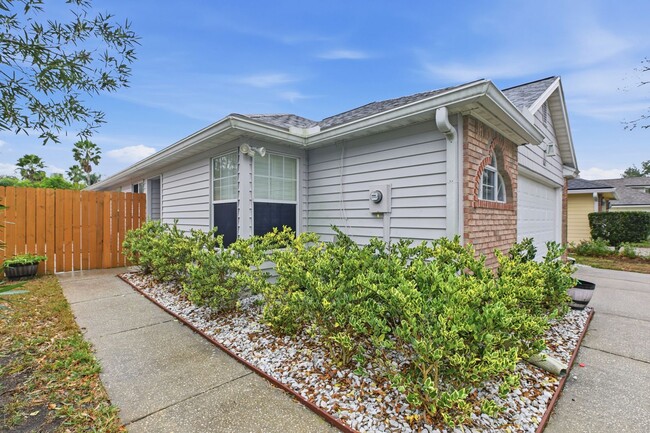 1662 Evans Dr S in Jacksonville Beach, FL - Foto de edificio - Building Photo