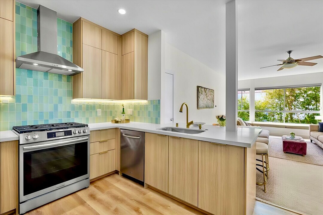 2221 Ocean Ave, Unit 202 in Santa Monica, CA - Foto de edificio