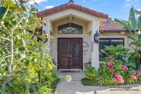 623 Sunrise Vista Way in Santa Barbara, CA - Foto de edificio - Building Photo