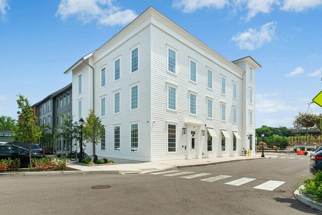 15 Corbin Dr in Darien, CT - Building Photo - Building Photo