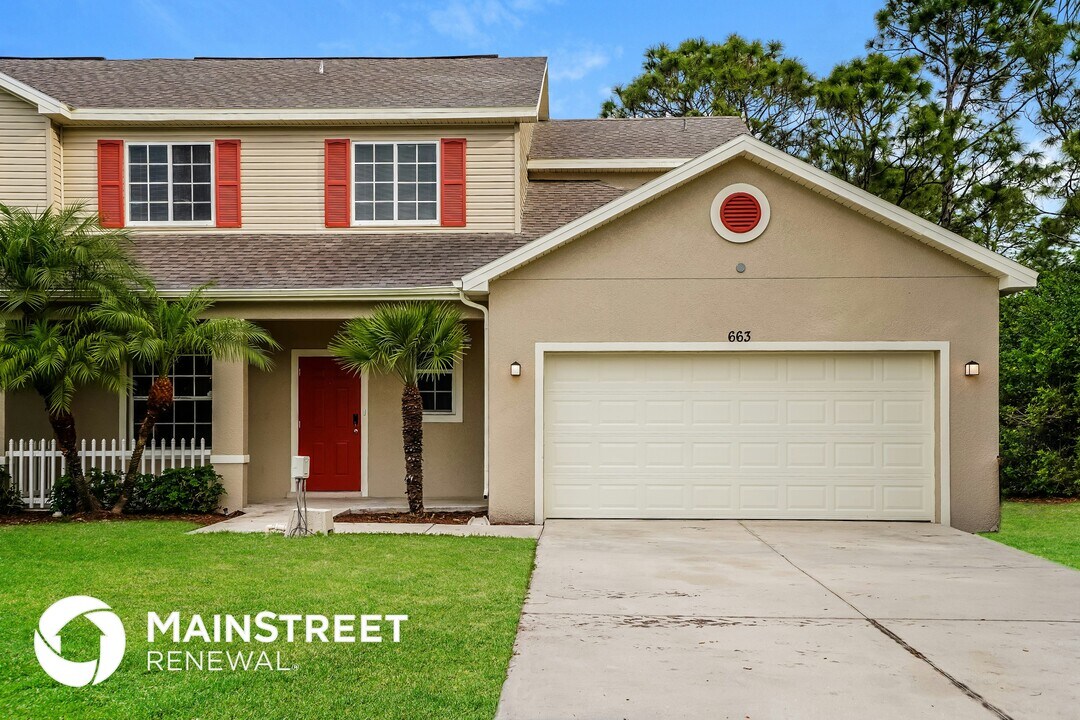 663 Chavers St E in Lehigh Acres, FL - Building Photo
