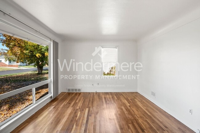 property at 5308 N Hawthorne St