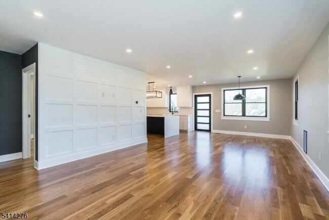 76 Burnet Rd in Madison, NJ - Building Photo - Building Photo