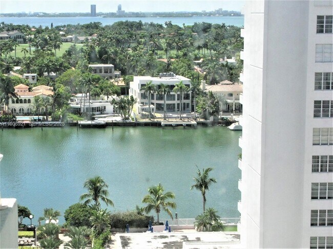 5701 Collins Ave in Miami Beach, FL - Building Photo - Building Photo