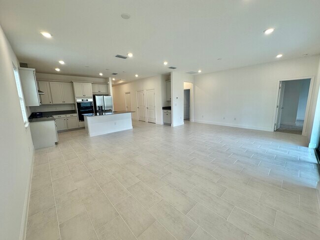 4874 Shady Pnes Dr in St. Cloud, FL - Building Photo - Building Photo