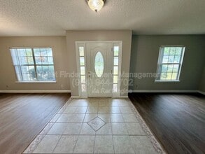 2094 Forest Gate Dr W in Jacksonville, FL - Building Photo - Building Photo