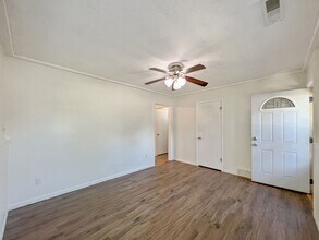 102-104 N Riverside Dr in Ames, IA - Building Photo - Building Photo