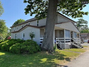 6674 Lake Shore Rd N, Unit Apt#6 on 13th Ave Sylv. B in Verona Beach, NY - Building Photo - Building Photo