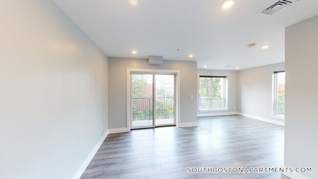 55 W Fifth St, Unit 404 in Boston, MA - Building Photo - Building Photo