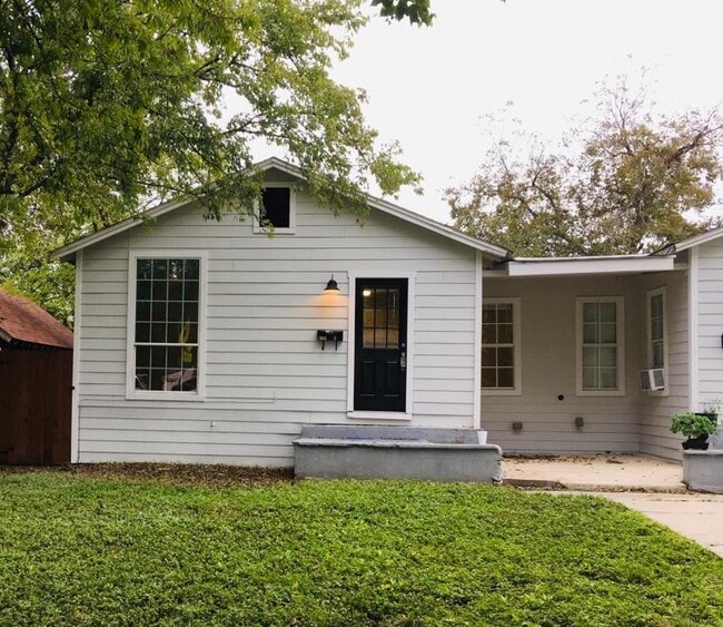 property at 1042 W Lynwood Ave