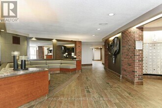 20 Chesterton Dr in Ottawa, ON - Building Photo - Building Photo