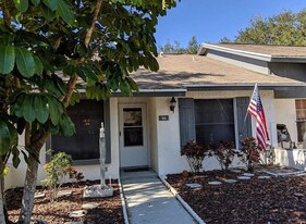 566 Capistrano Ct, Unit 566 Capistrano Ct in Largo, FL - Building Photo