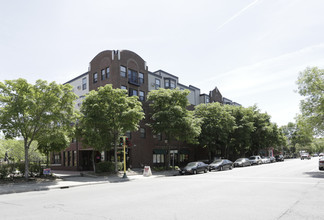 East Village in Minneapolis, MN - Foto de edificio - Building Photo