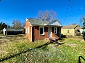 1001 Huffine Mill Rd in Greensboro, NC - Building Photo - Building Photo