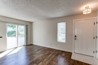 17093 E Tennessee Dr, Unit 104 in Aurora, CO - Foto de edificio - Building Photo