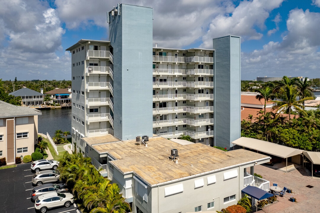 Intracoastal House in Deerfield Beach, FL - Foto de edificio