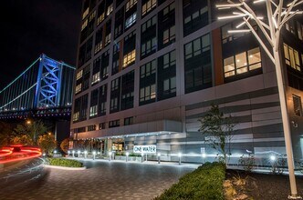 250 N Christopher Columbus Blvd, Unit 1001 in Philadelphia, PA - Building Photo - Building Photo