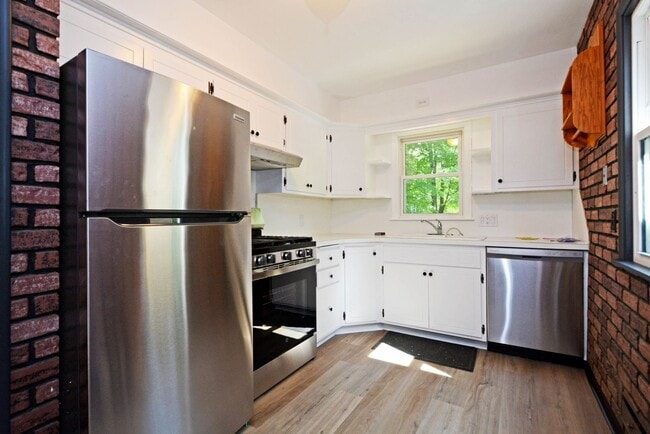 14800 Kral Rd in Minnetonka, MN - Building Photo - Building Photo