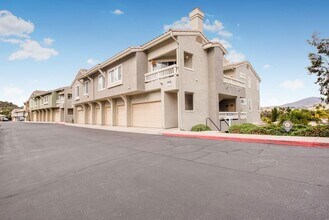 Sofi Canyon Hills in San Diego, CA - Foto de edificio - Building Photo