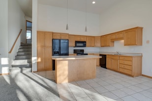 Tustin Townhomes in Fargo, ND - Building Photo