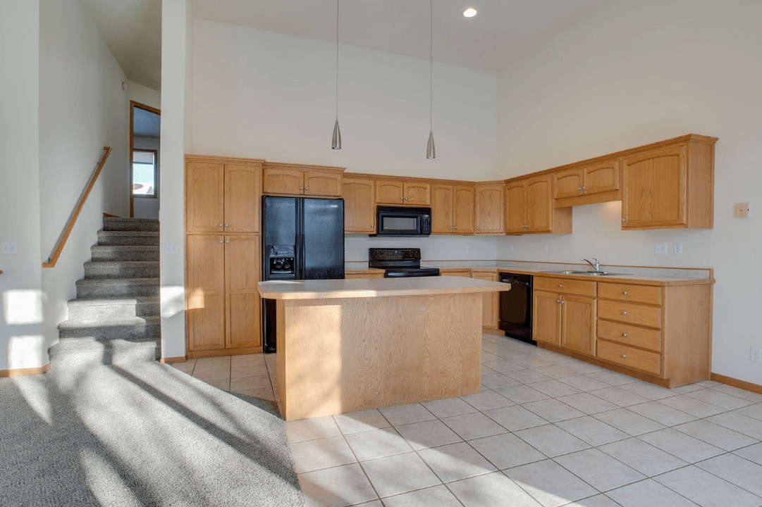 Tustin Townhomes in Fargo, ND - Building Photo