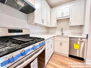 564 E 5th St, Unit 1 in Boston, MA - Building Photo - Building Photo
