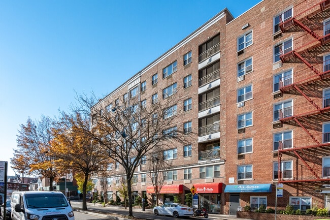 Plaza 75 in Elmhurst, NY - Building Photo - Building Photo