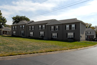 Woodland Village Apartments in Leavenworth, KS - Foto de edificio - Building Photo